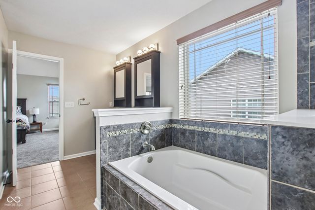 1628 Ballyganner Drive, Avon, IN 46123