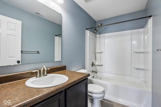 1628 Ballyganner Drive, Avon, IN 46123