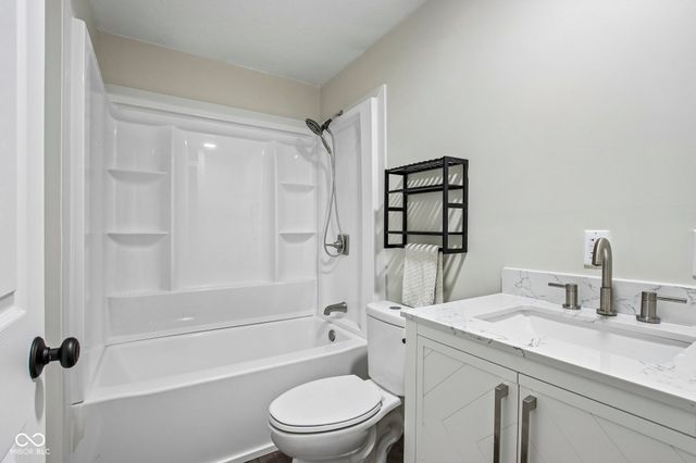 1628 Ballyganner Drive, Avon, IN 46123