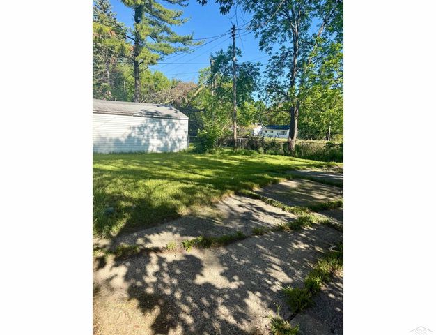 2431 Ledyard Street, Saginaw, MI 48601