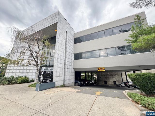 605 Broad Avenue 204, Ridgefield, NJ 07657