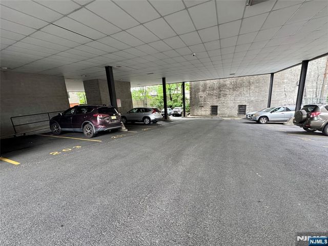 605 Broad Avenue 204, Ridgefield, NJ 07657
