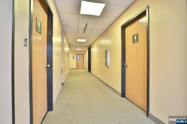 605 Broad Avenue 204, Ridgefield, NJ 07657