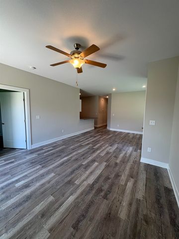 2817 W 55th St N Ct, Wichita, KS 67204