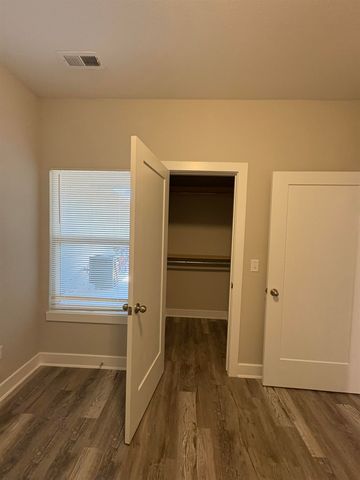 2817 W 55th St N Ct, Wichita, KS 67204