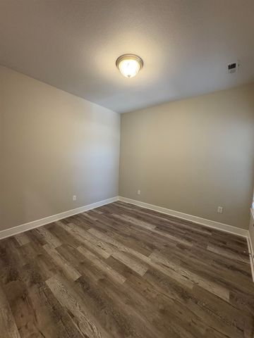 2817 W 55th St N Ct, Wichita, KS 67204