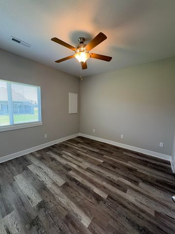 2817 W 55th St N Ct, Wichita, KS 67204