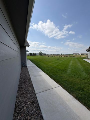 2817 W 55th St N Ct, Wichita, KS 67204