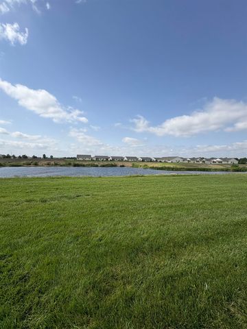 2817 W 55th St N Ct, Wichita, KS 67204