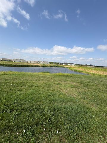 2817 W 55th St N Ct, Wichita, KS 67204