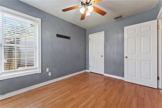 938 Woodlawn Dr, Corpus Christi, TX 78412