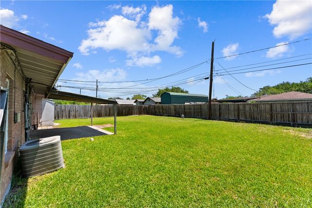 938 Woodlawn Dr, Corpus Christi, TX 78412