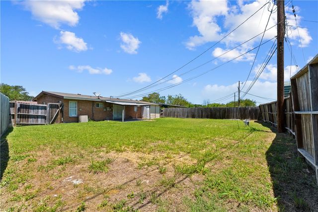 938 Woodlawn Dr, Corpus Christi, TX 78412