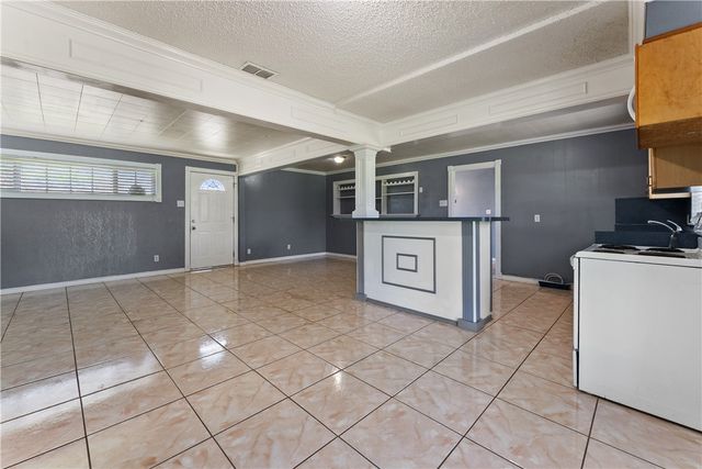 938 Woodlawn Dr, Corpus Christi, TX 78412
