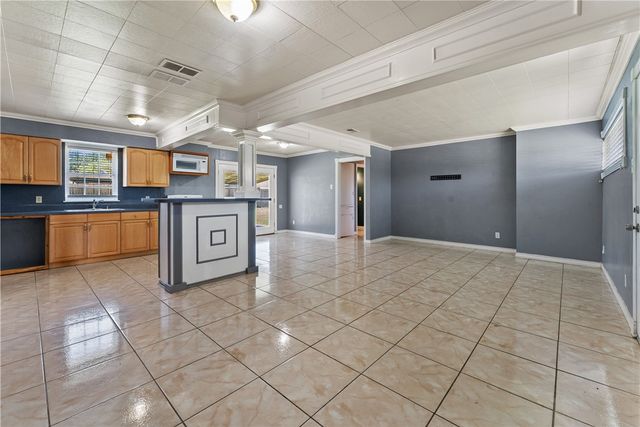 938 Woodlawn Dr, Corpus Christi, TX 78412