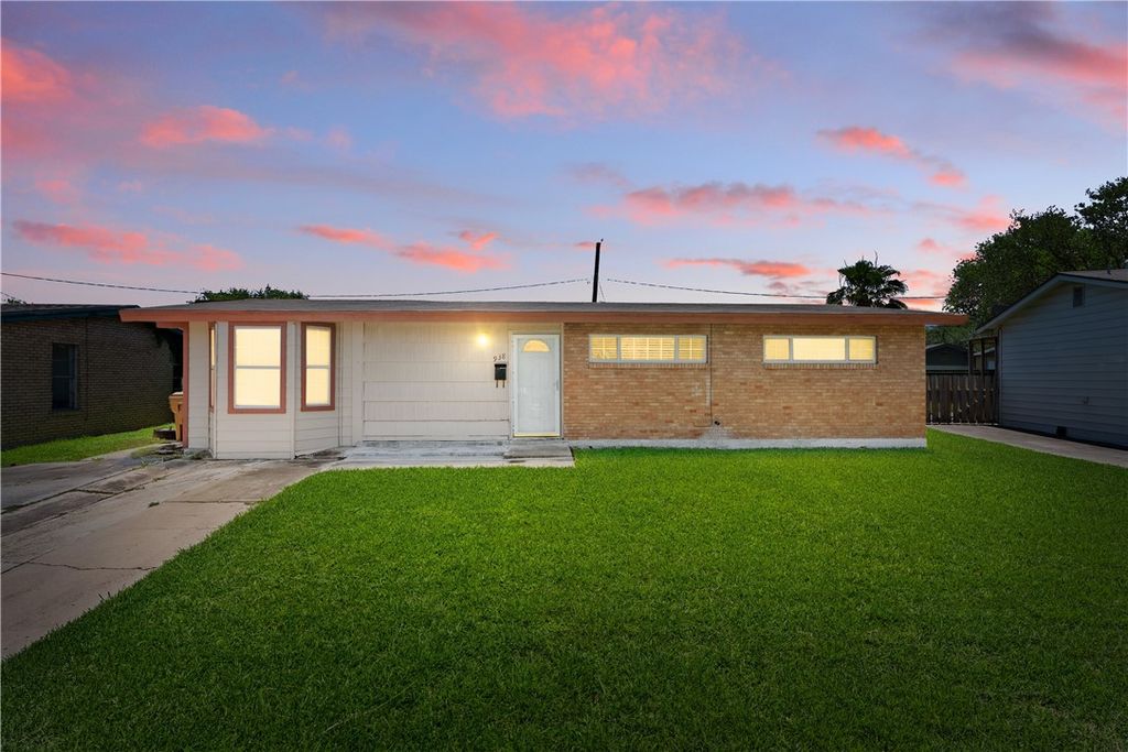 938 Woodlawn Dr, Corpus Christi, TX 78412