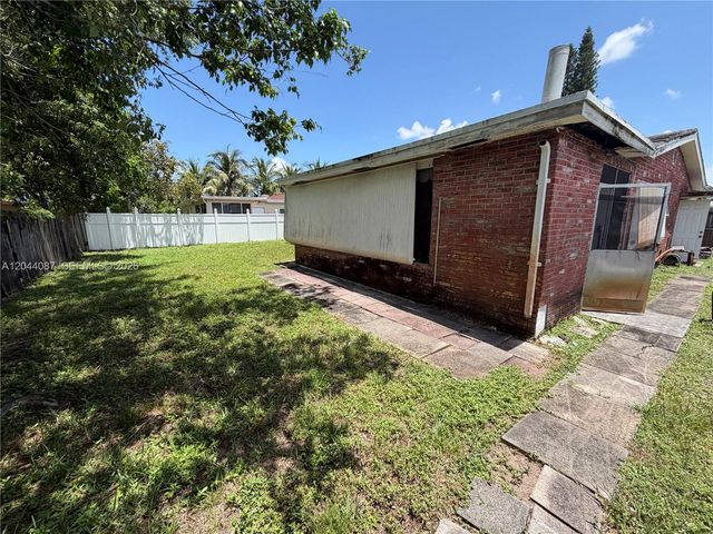 4721 NW 41st Place, Lauderdale Lakes, FL 33319