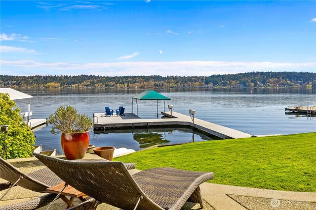 842 W Lake Sammamish Parkway SE, Bellevue, WA 98008