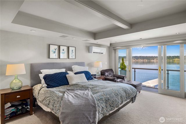 842 W Lake Sammamish Parkway SE, Bellevue, WA 98008