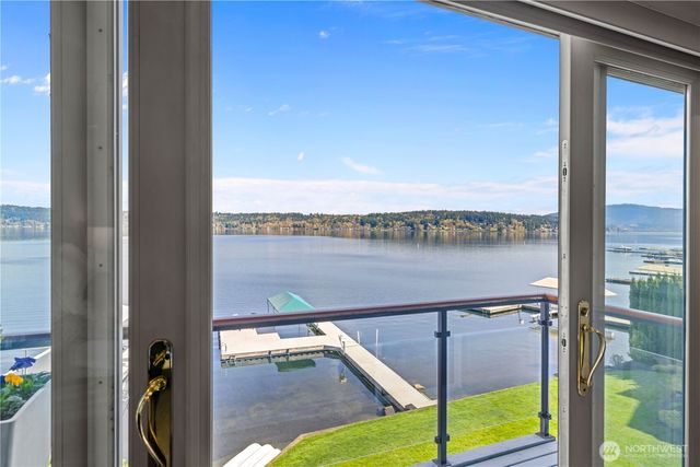 842 W Lake Sammamish Parkway SE, Bellevue, WA 98008