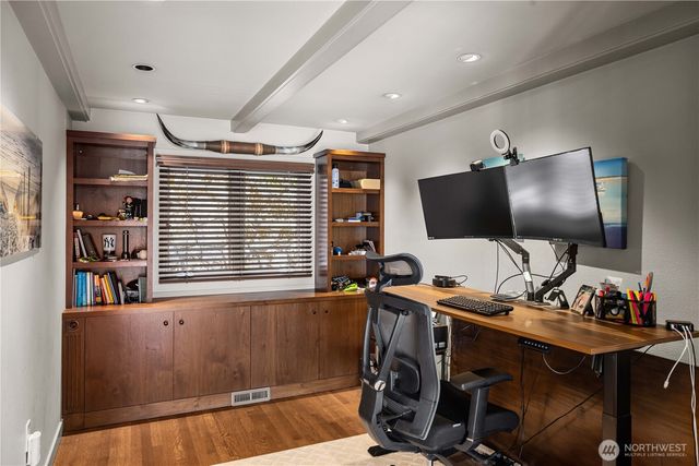 842 W Lake Sammamish Parkway SE, Bellevue, WA 98008