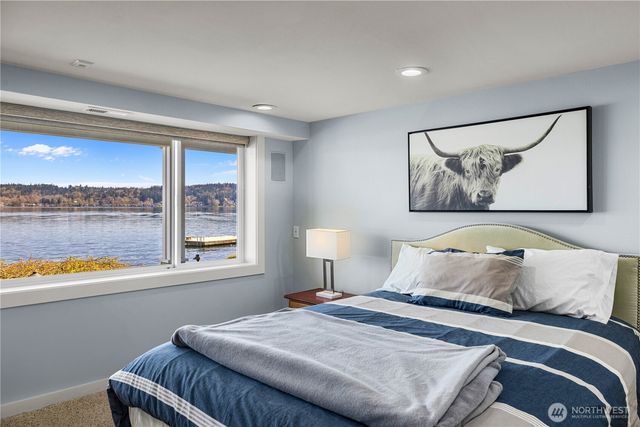 842 W Lake Sammamish Parkway SE, Bellevue, WA 98008