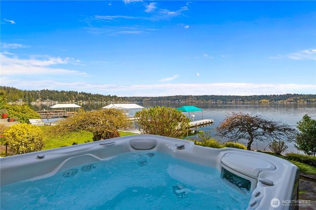842 W Lake Sammamish Parkway SE, Bellevue, WA 98008