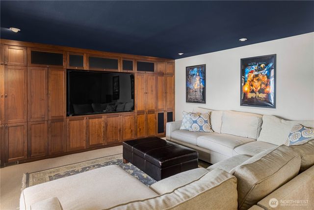 842 W Lake Sammamish Parkway SE, Bellevue, WA 98008