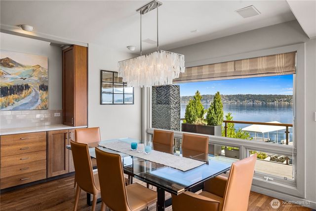 842 W Lake Sammamish Parkway SE, Bellevue, WA 98008