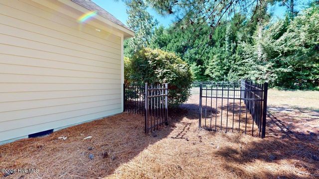 112 S Bracken Fern Lane, Southern Pines, NC 28387