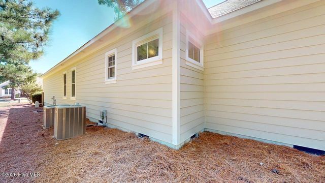 112 S Bracken Fern Lane, Southern Pines, NC 28387