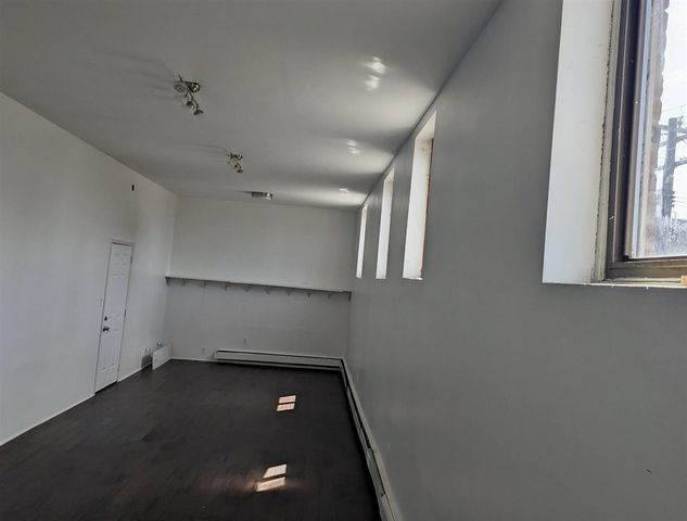 2932 Caniff Street, Hamtramck, MI 48212