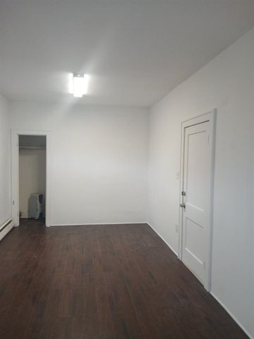 2932 Caniff Street, Hamtramck, MI 48212