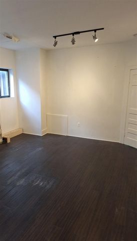 2932 Caniff Street, Hamtramck, MI 48212