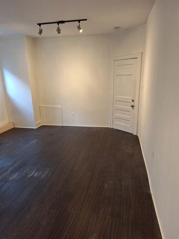 2932 Caniff Street, Hamtramck, MI 48212