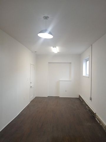 2932 Caniff Street, Hamtramck, MI 48212