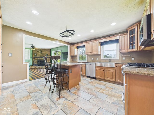 2951 E Cross Street, Anderson, IN 46012