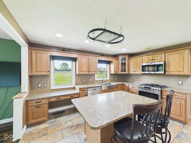 2951 E Cross Street, Anderson, IN 46012