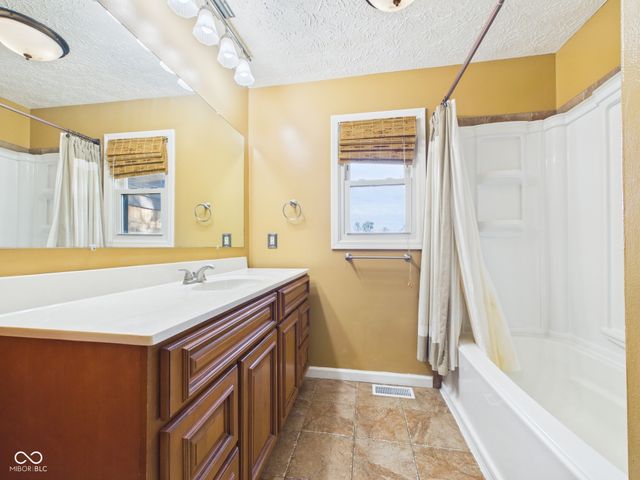 2951 E Cross Street, Anderson, IN 46012