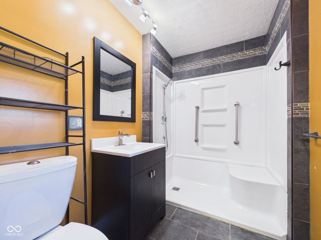2951 E Cross Street, Anderson, IN 46012