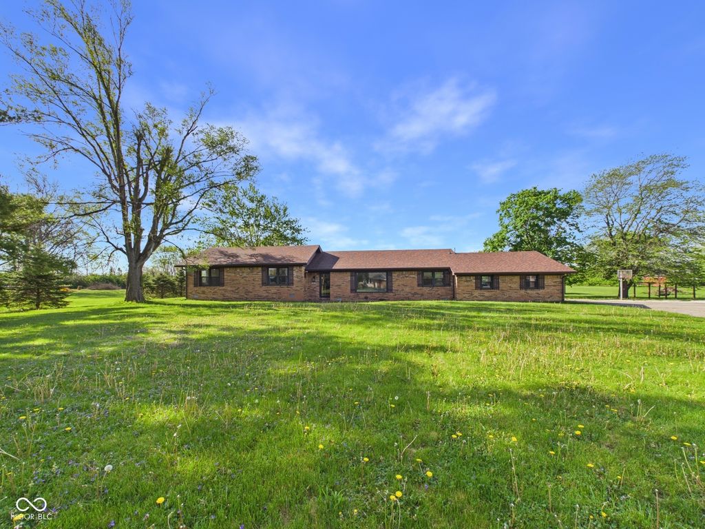 2951 E Cross Street, Anderson, IN 46012