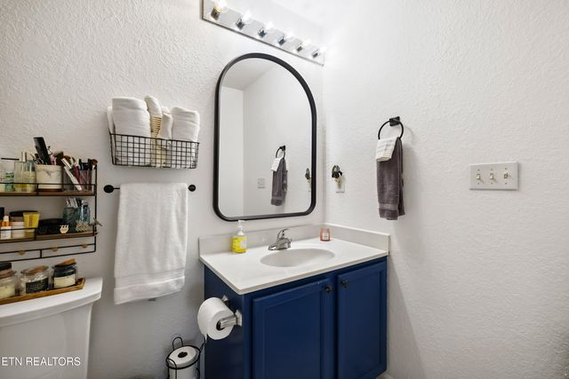 7518 NW Chatham Circle, Knoxville, TN 37909