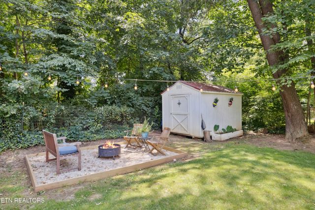 7518 NW Chatham Circle, Knoxville, TN 37909