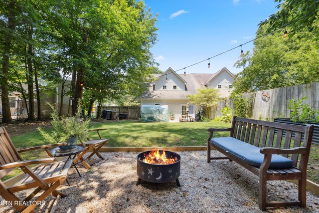 7518 NW Chatham Circle, Knoxville, TN 37909