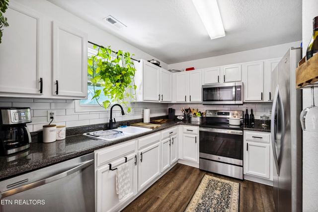 7518 NW Chatham Circle, Knoxville, TN 37909