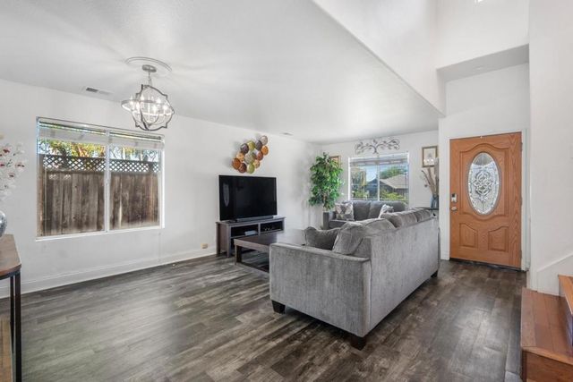 1261 Crestview Drive, Hollister, CA 95023