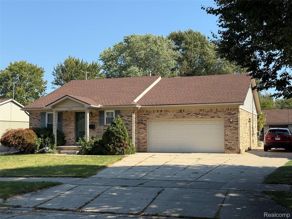 29824 Gloria Street, St. Clair Shores, MI 48082