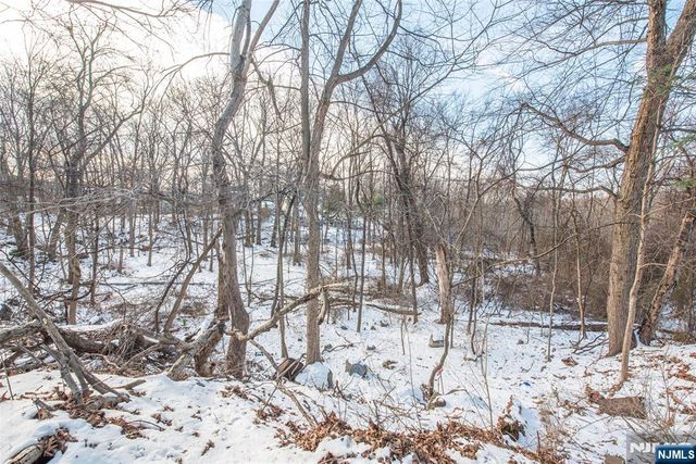 49 Skyline Lake Drive, Ringwood, NJ 07456