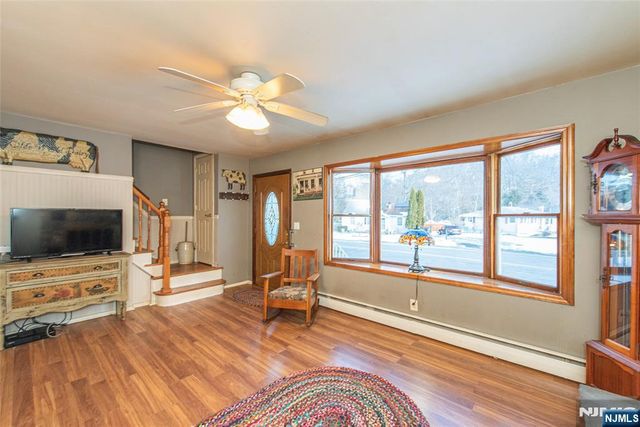 49 Skyline Lake Drive, Ringwood, NJ 07456