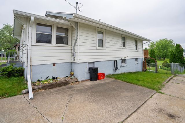 201 E 13th Street N, Newton, IA 50208